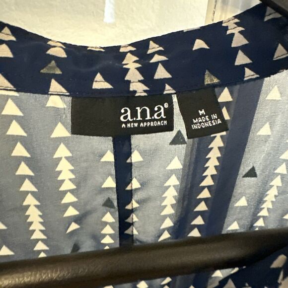 a.n.a Women's Blue Blouse Womens M Gold Accent Button Down - Picture 2 of 11